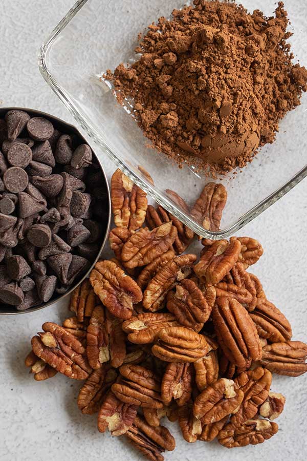 pecans, chocolate chips, cocoa